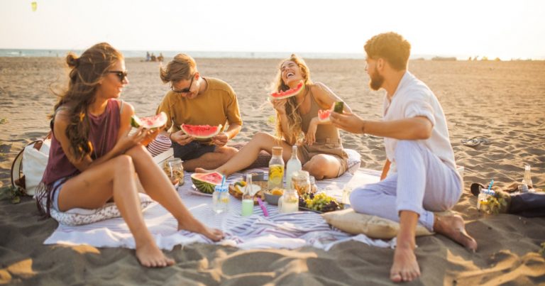 Lee más sobre el artículo Cómo disfrutar del verano sin perder los hábitos saludables